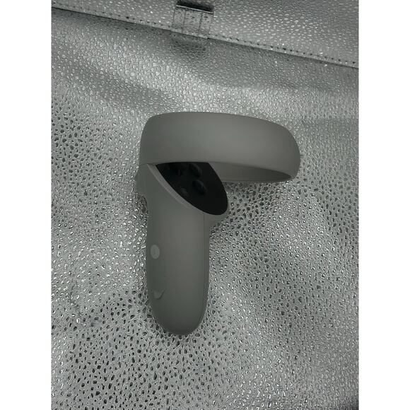 Left Oculus quest 2 controller - Picture 1 of 5